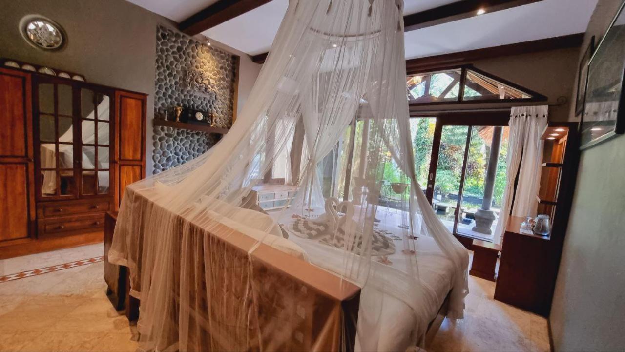 Avalon Ubud Castle & Spa Exterior photo